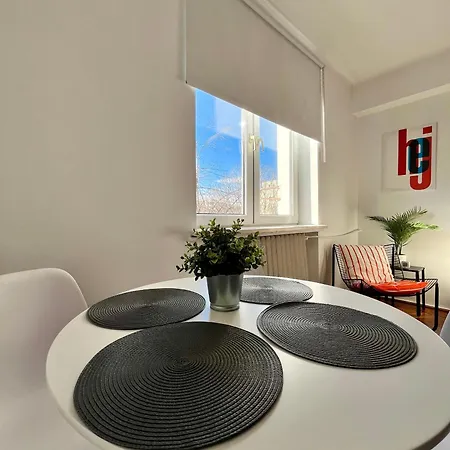 2 Bedrooms Apartment In The Heart Of The City Craiova Exterior photo